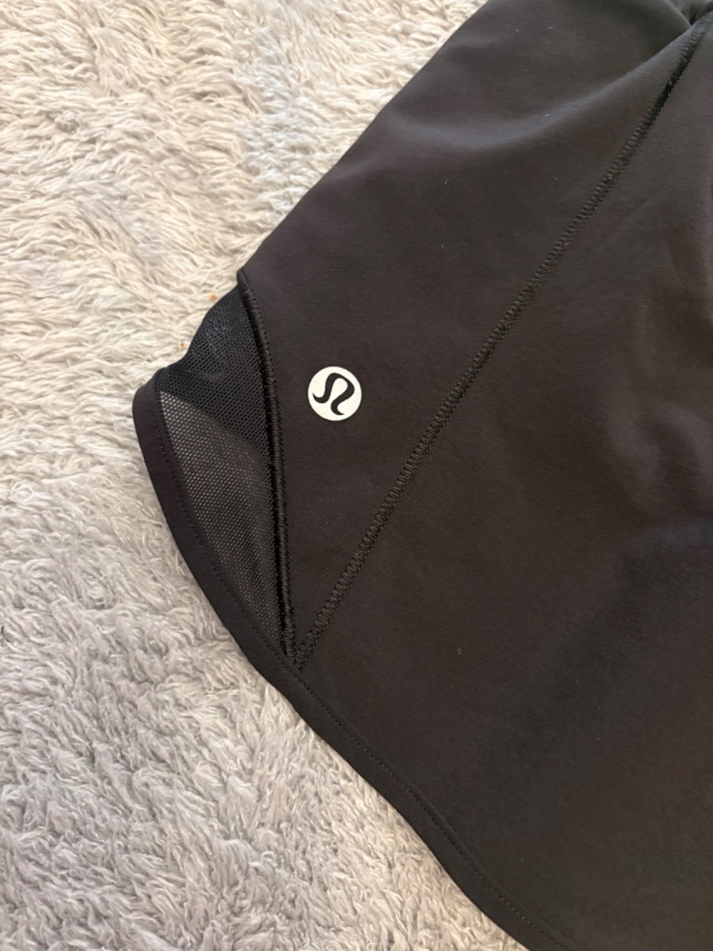 Lululemon 2.5" Black Hotty Hot Shorts Size 6 - Picture 5 of 7